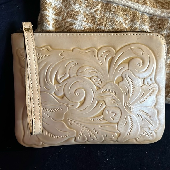 PATRICIA NASH FLORAL EMBOSSED LARGE WRISTLET - Picture 9 of 10
